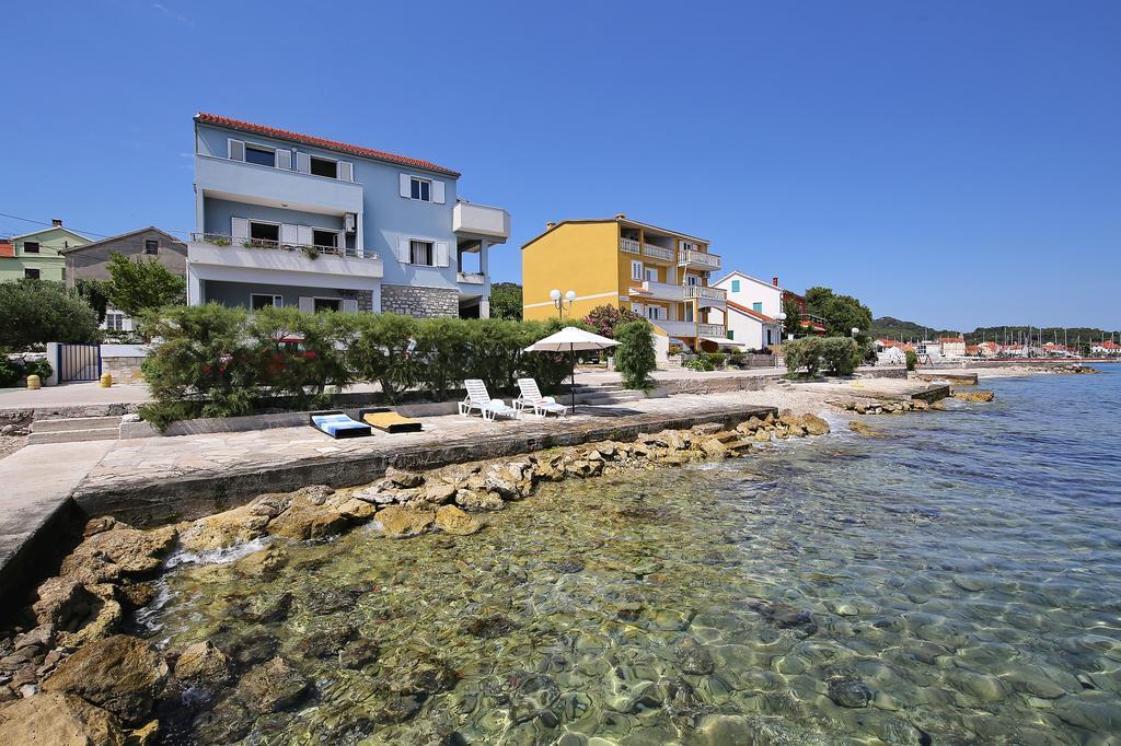 Punta Preko Apartments Bagian luar foto