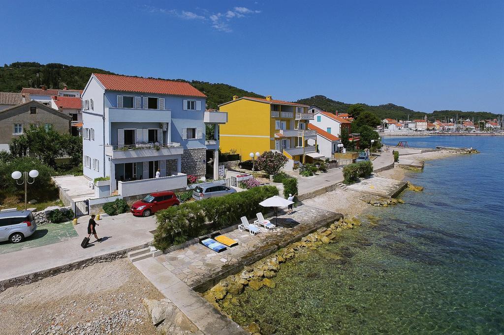 Punta Preko Apartments Bagian luar foto