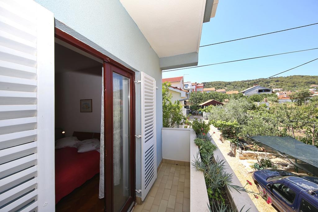 Punta Preko Apartments Bagian luar foto